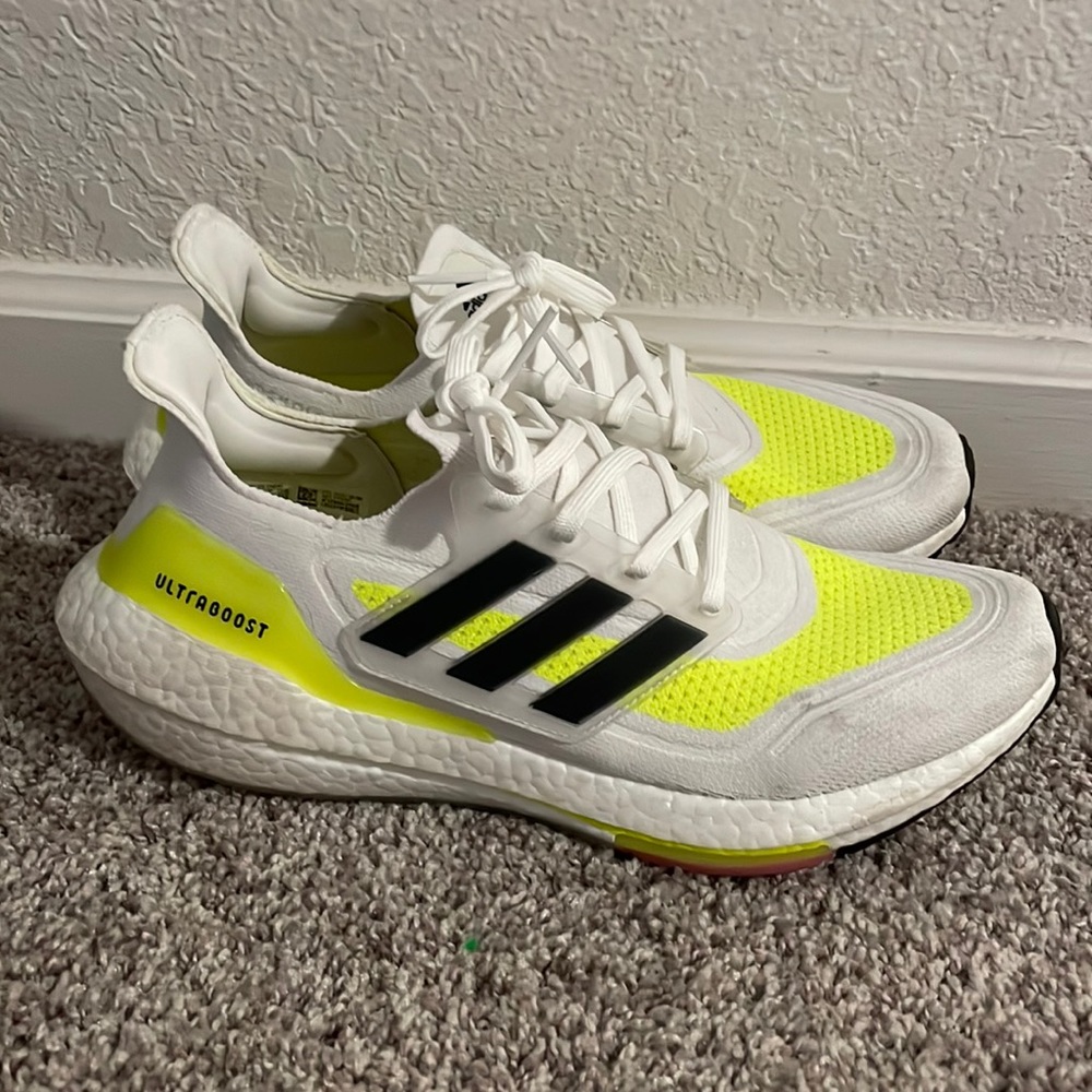 2021 Womens ultra boost 21 “white solar yellow” size 10 (lightly worn)